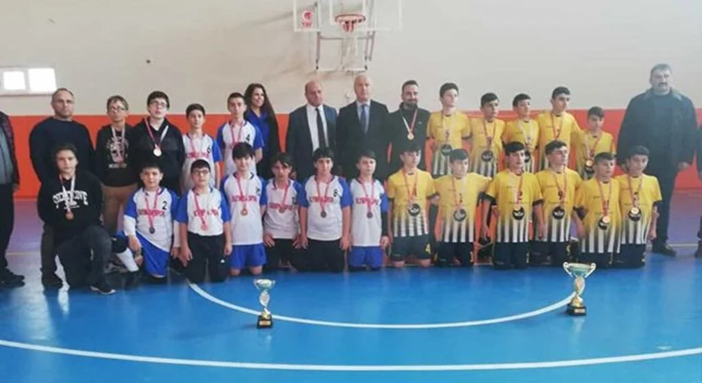 Samsun'da yıldız erkekler voleybol il birinciliği'nde şampiyon belli oldu