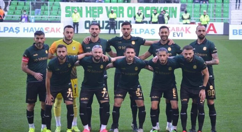 Samsunlu teknik adam Ercüment Coşkundere'nin başında olduğu Sakaryaspor Tutulamıyor