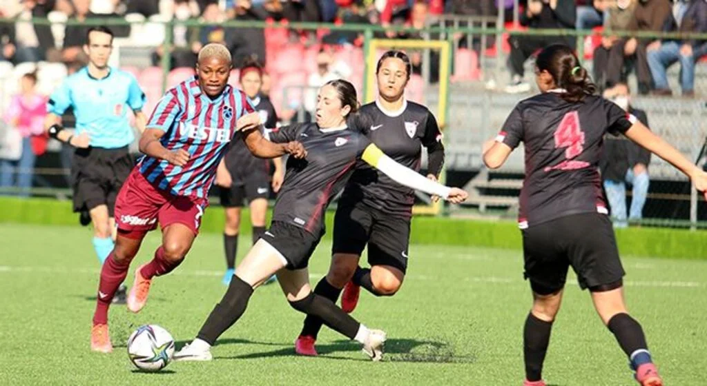 Turkcell Kadın Futbol Süper Ligi: YABPA: 1 - Trabzonspor: 5