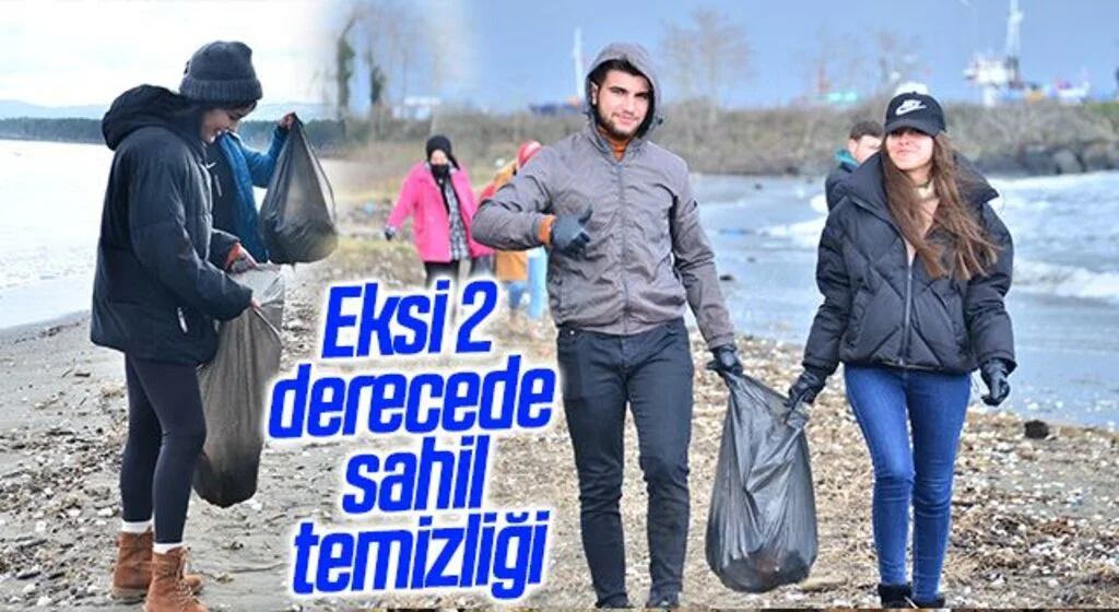 Üniversite öğrencilerinden eksi 2 derecede sahil temizliği