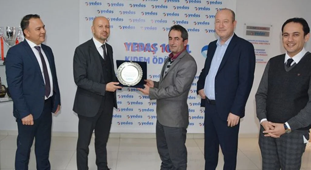 YEDAŞ'tan 10 yıllık personellere ödül