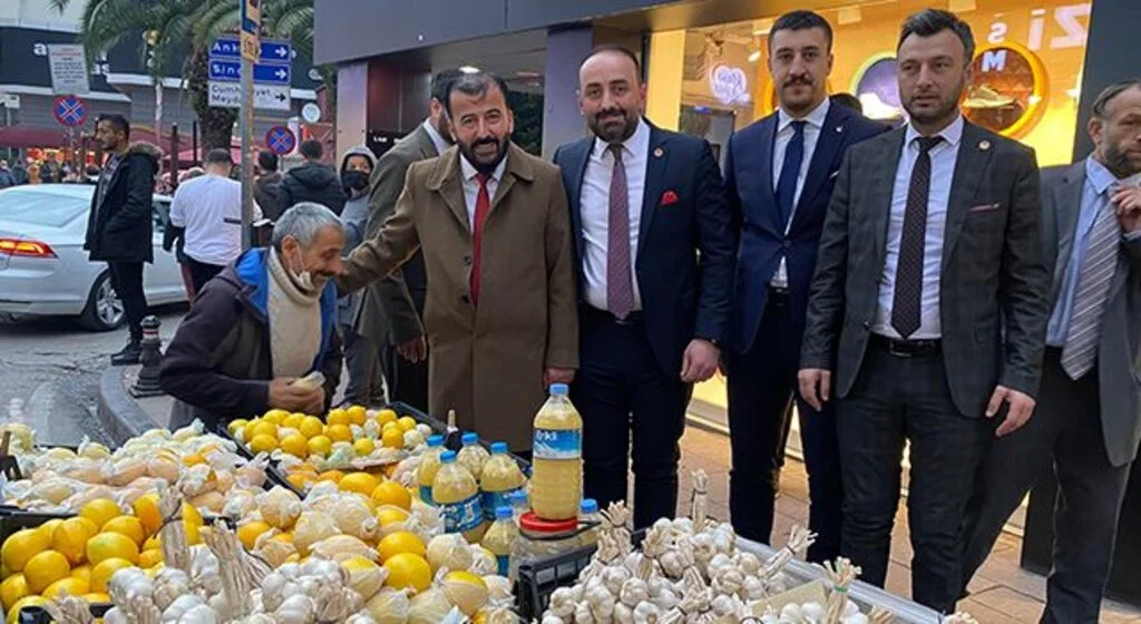 Yeniden Refah Partisi İl Başkanı Salih Şahin: Makamda oturarak bu işler anlaşılmaz