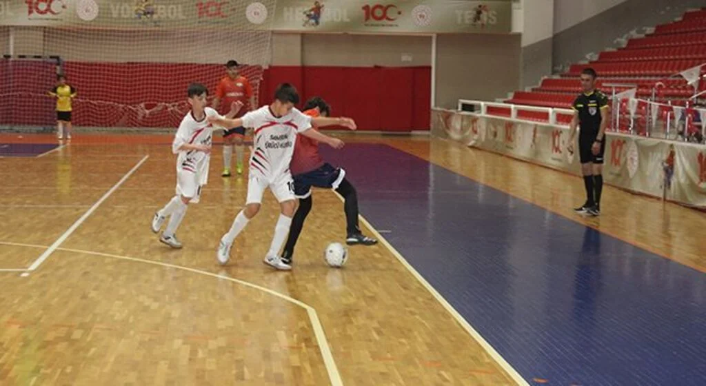 Yıldız Erkekler Futsal İlkadım İlçe Birinciliği'nde Osman Gazi Rahat Kazandı