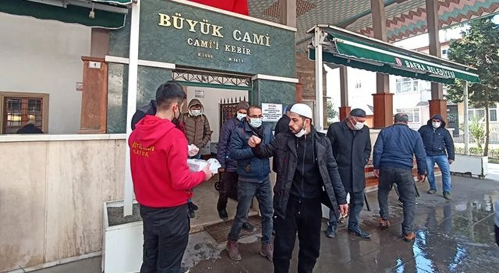 Ahmet Çalık için lokum ve çikolata dağıtıldı
