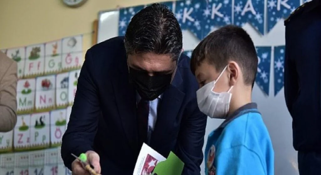 Aliağa’da Öğrencilerin Karne Heyecanı