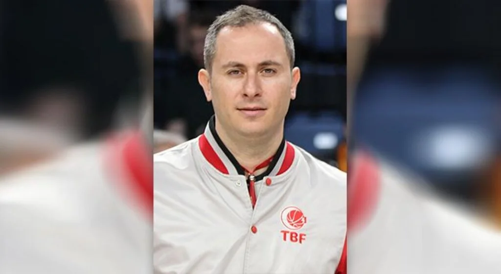 Anadolu Efes ile Fenerbahçe Beko maçının hakemi Ali Şakacı Takdir Topladı