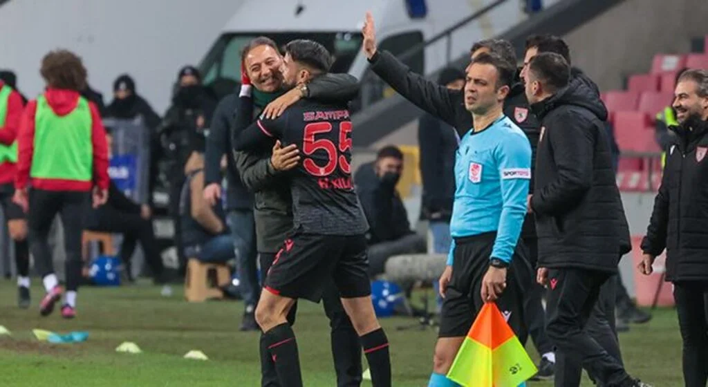 Arkadaşları Hasan Kılıç'a O Hocasına Koştu