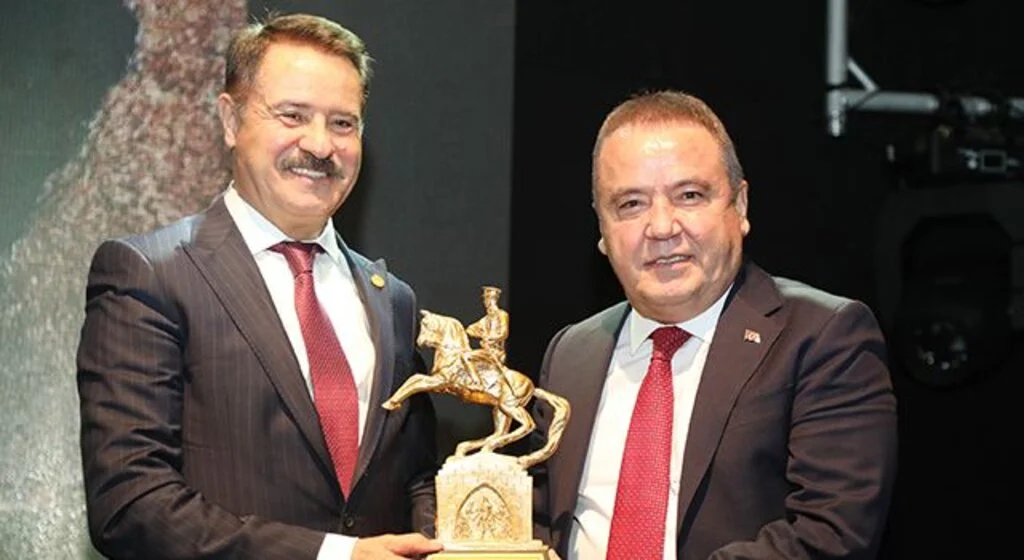Atakum Belediye Başkanı Cemil Deveci’ye Özel Ödül 