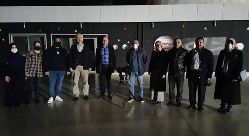 Ay, Satürn ve Jüpiter’i teleskopla gözlemlediler