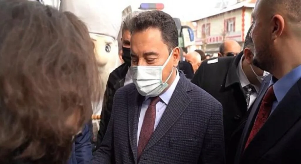 Babacan İle Gençler Arasında Ayaküstü Ekonomi Sohbeti ‘Türk lirasını cumhurbaşkanının Türkiye üzerindeki deneyleri etkiliyor’