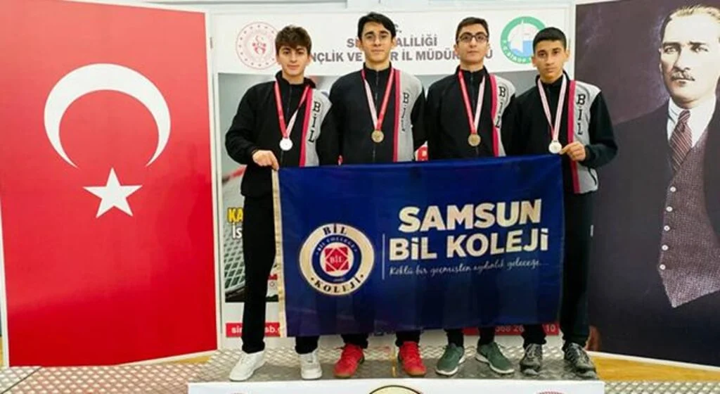 Badmintonda Samsun'un Gururu Oldular
