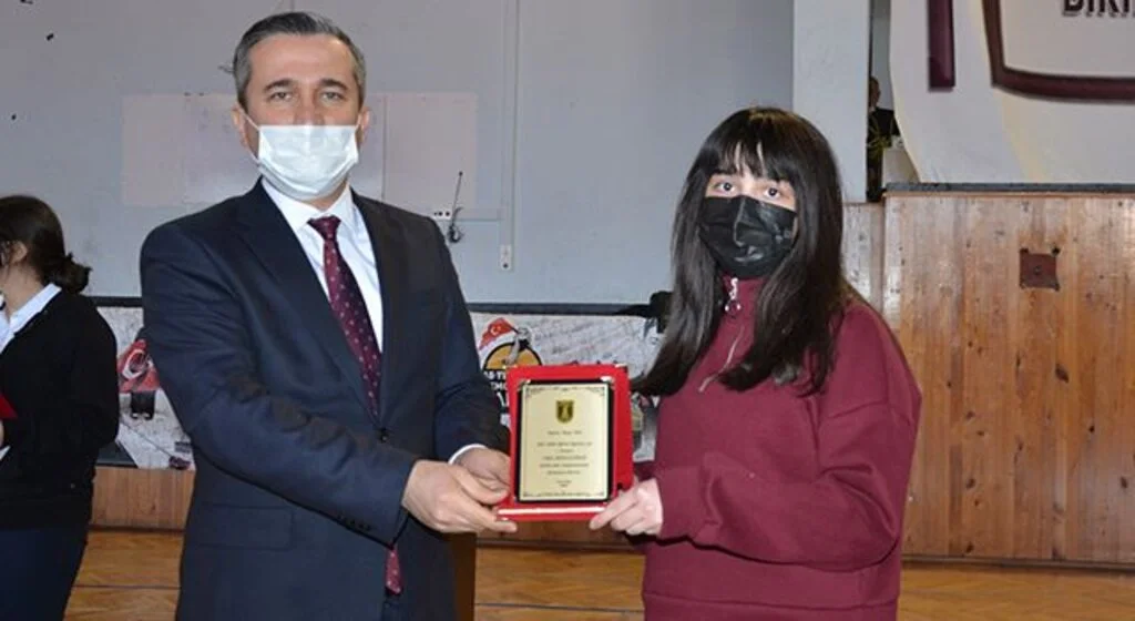 Bafra’da 24 bin öğrenci karnelerini aldı