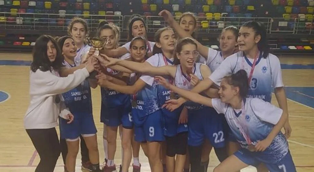 Başkan Sandıkçı'dan Yıldızlara Tebrik