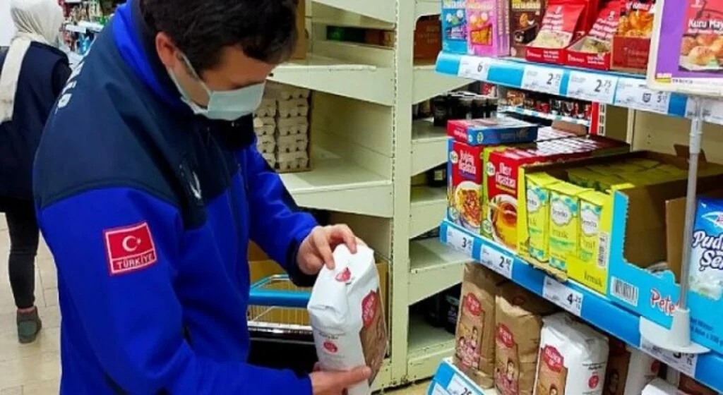 Büyükşehir’in market denetimleri Kartepe ve Derince’de devam etti