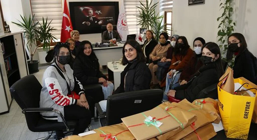 Çocuklara sürpriz hediyeler