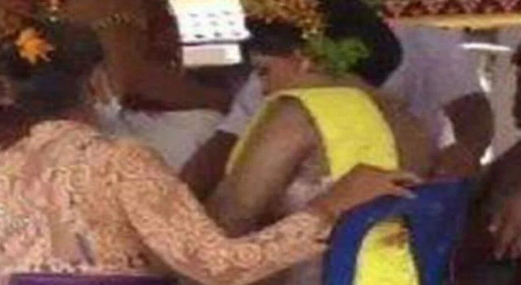 Dünya bu düğünü konuşuyor! Damattan ayrılınca tören bıçağıyla evlendi
