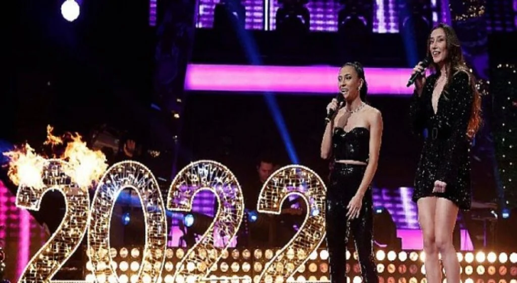 Eczacıbaşı Dynavit’in yıldız oyuncuları Hande Baladın ve Simge Şebnem Aköz’den O Ses Türkiye Yılbaşı Özel’de çok başarılı performans