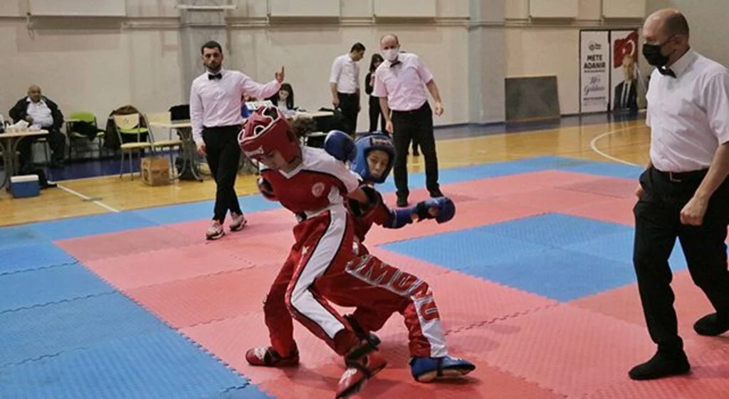 Gençler Kick Boks Heyecanı Sona Erdi