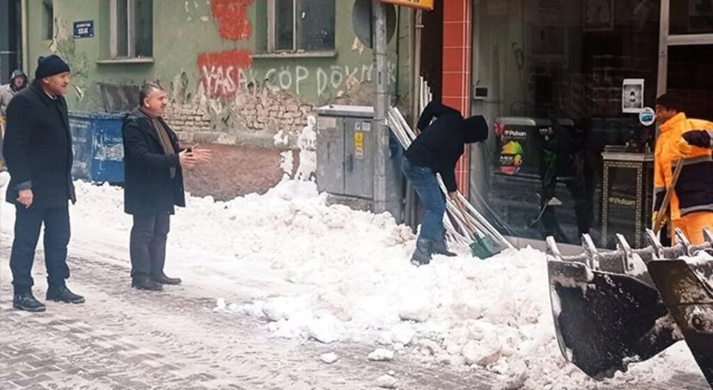 Havza Belediyesinden hafta sonu kar mesaisi