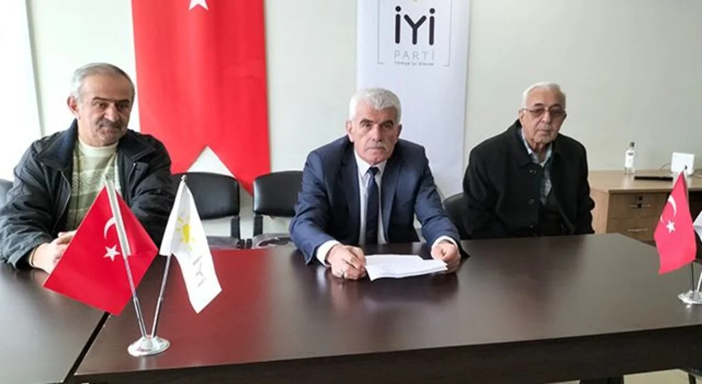 İYİ Parti Vezirköprü İlçe Başkanı Salih Gürbüz: Eğitimde ki sorunlara kayıtsız kalıyorsunuz!
