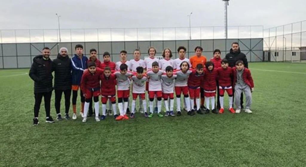 Kadıköylü U13'ler Turnuvaya Güzel Başladı