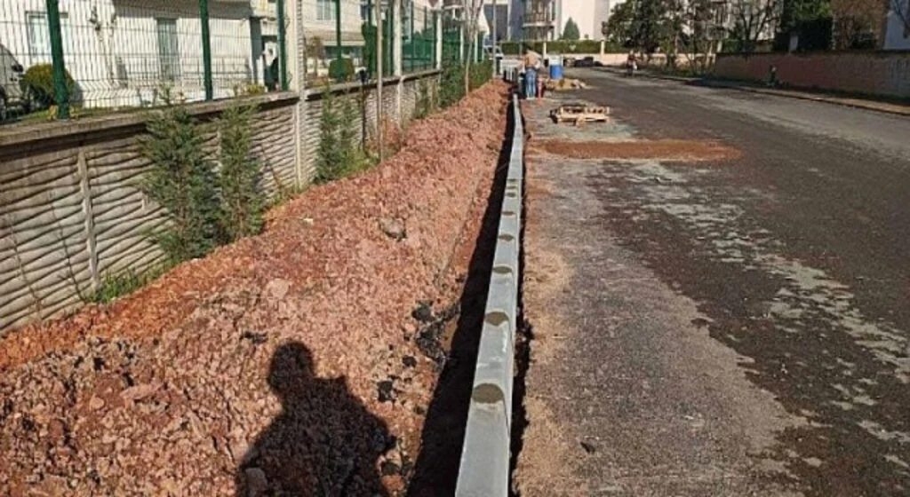 Kartepe Gülümser Sokakta kaldırım yapımına başlandı