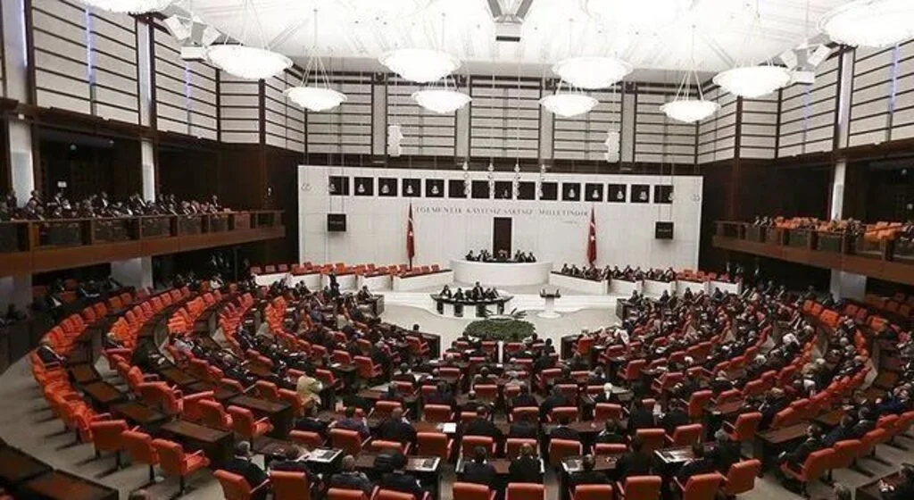 Memur ve emekliye ek zammı da içeren kanun teklifi TBMM'de! Kanun teklifinin 9 maddesi kabul edildi!