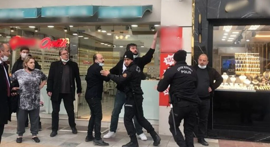Motosiklet ile otomobil çarpışması sonucu sinirler gerildi