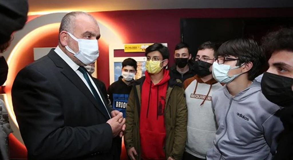 Öğrencilerle “Eren” filmini izleyen Canik Belediye Başkanı İbrahim Sandıkçı’dan “birlik” mesajı