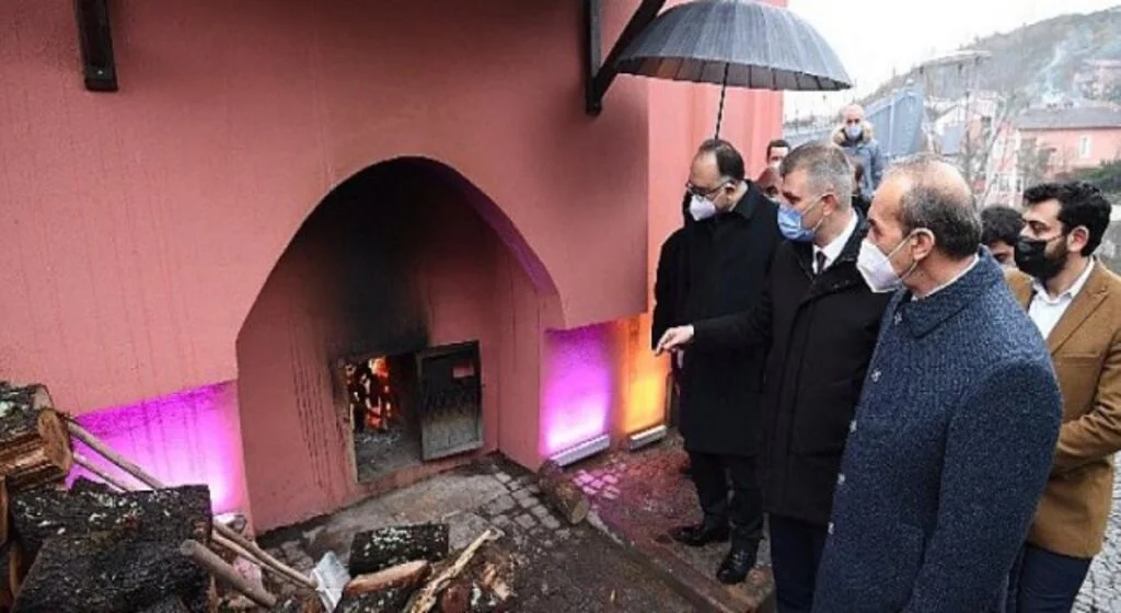 Osmanlı döneminden kalma tarihi hamamda, onlarca yıl sonra ilk defa musluklardan sıcak su aktı