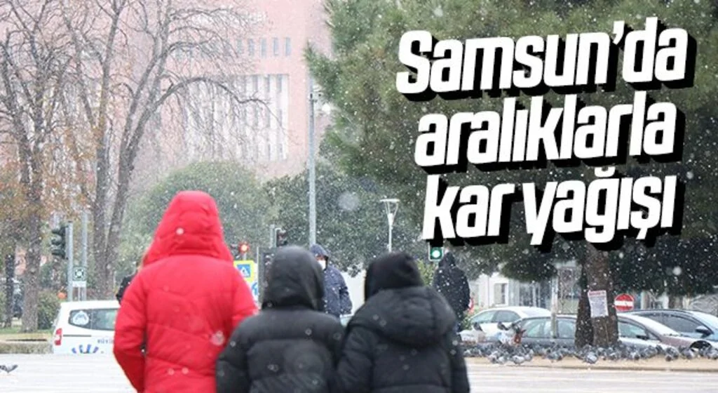 Samsun şehir merkezinde aralıklarla kar yağışı