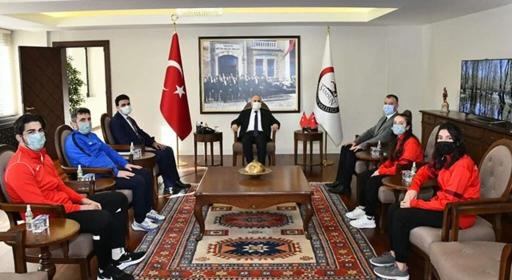 Samsun Valisi Doç. Dr. Zülkif Dağlı dereceye giren sporcuları kutladı