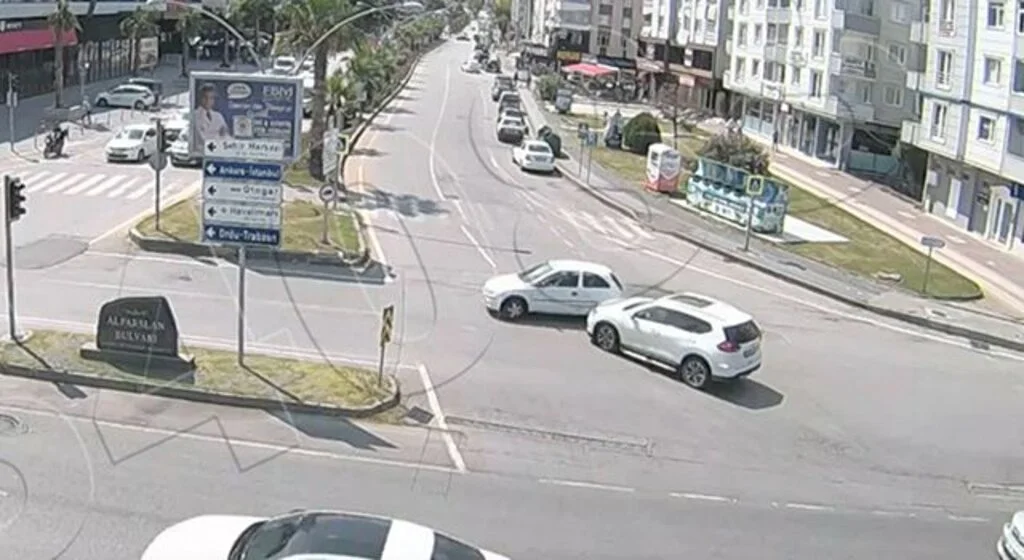 Samsun ve Çorum'daki trafik kazaları KGYS kameralarına yansıdı