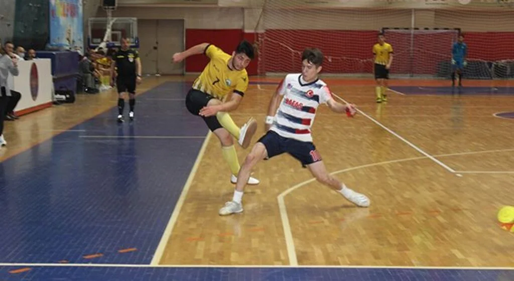 Samsun'da Futsal'da Yarı Finallere Gelindi