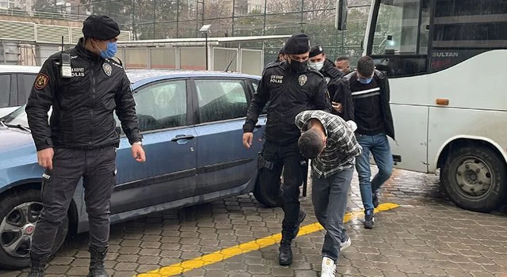 Samsun'daki uyuşturucu operasyonunda yakalanan 6 zanlı adliyede