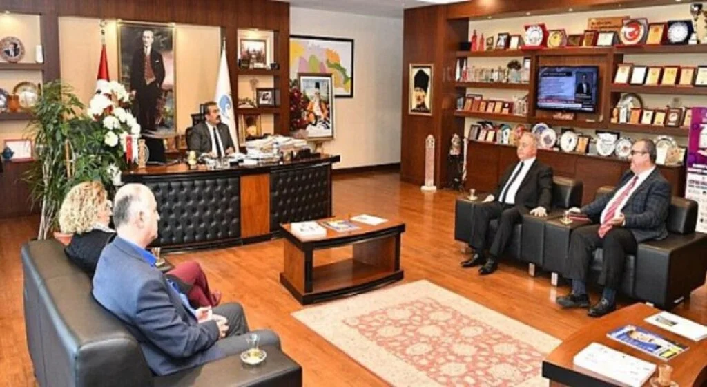 Sanata ve sanatçıya dost başkan