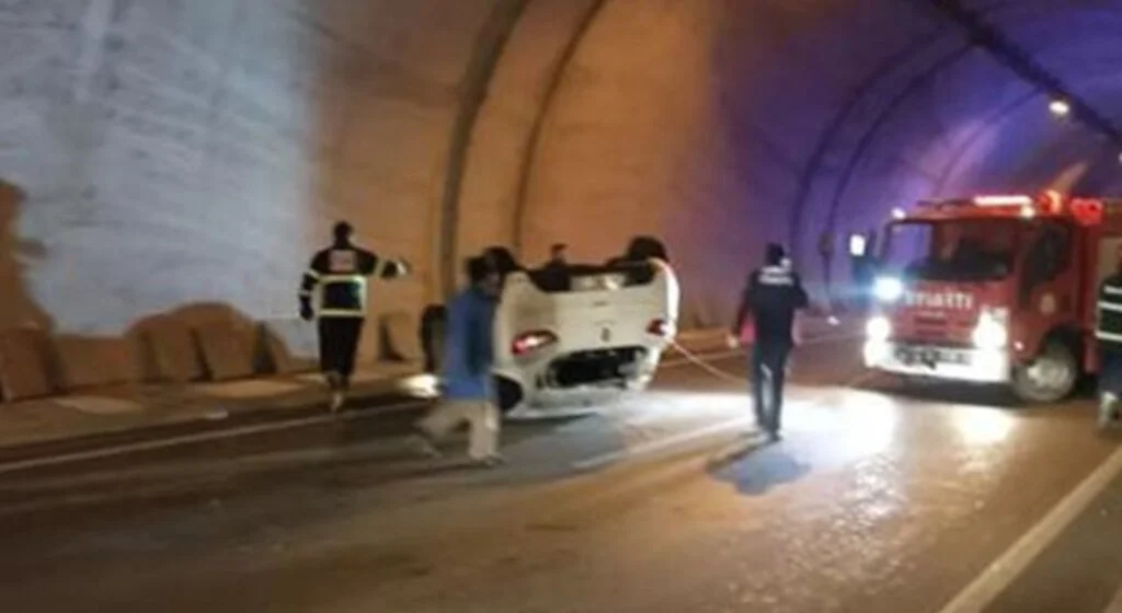 Sinop’ta tünelde devrilen otomobilin sürücüsü yaralandı