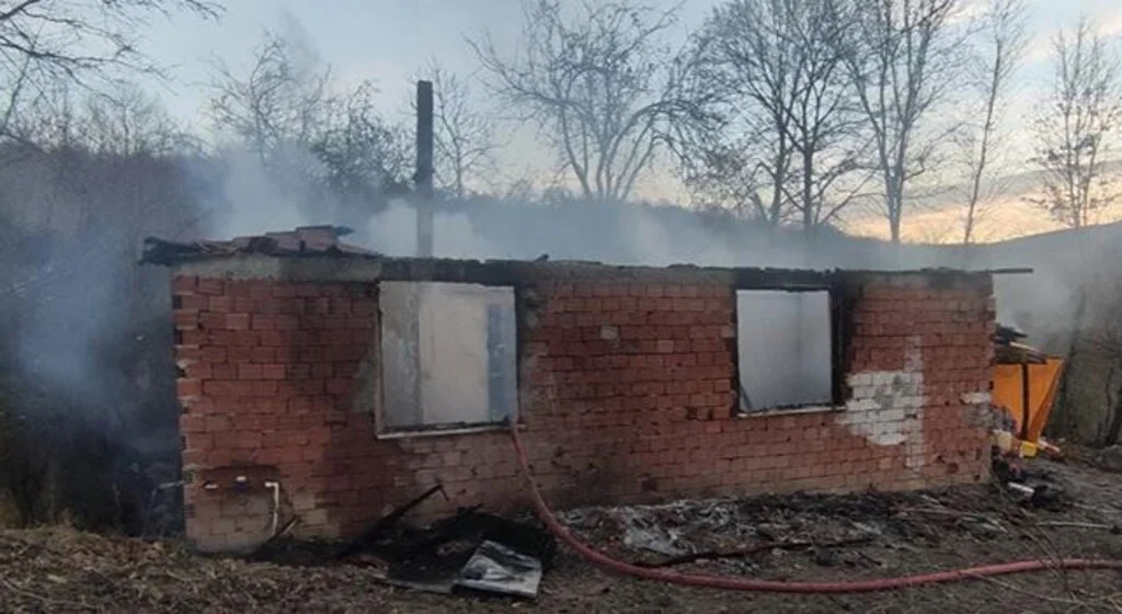 Sobadan çıkan yangında ev küle döndü: 1 yaralı