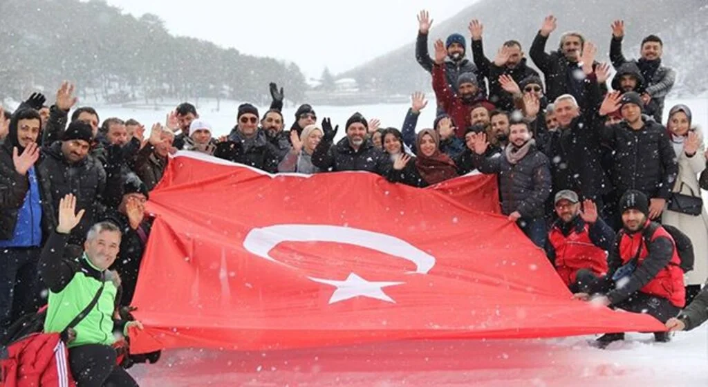 Sporcu Gençlerden Doğa Yürüyüşü