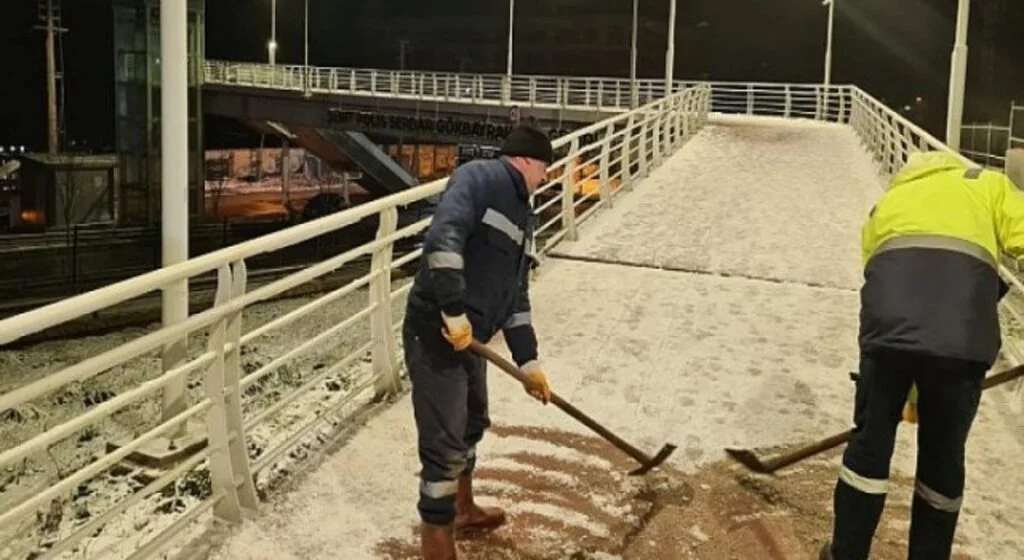 Yaya güvenliği için üstgeçitlerde çalışma