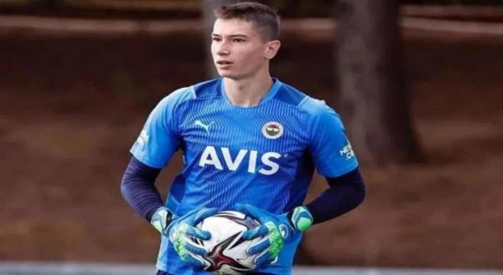 Altyapısında görev yapan kaleci Bartu Kulbilge'yi kadrosuna kattı