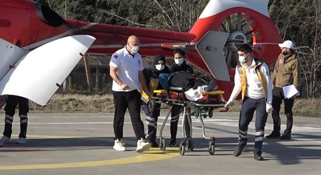 Beyin kanaması geçiren hastanın yardımına ambulans helikopter yetişti