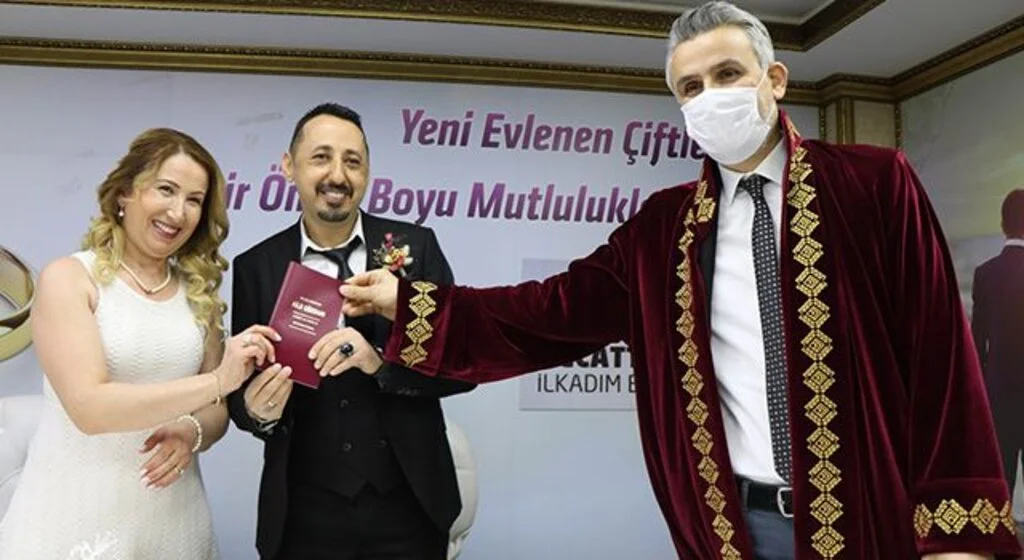 Evlenmek için 14 Şubat’ı seçtiler