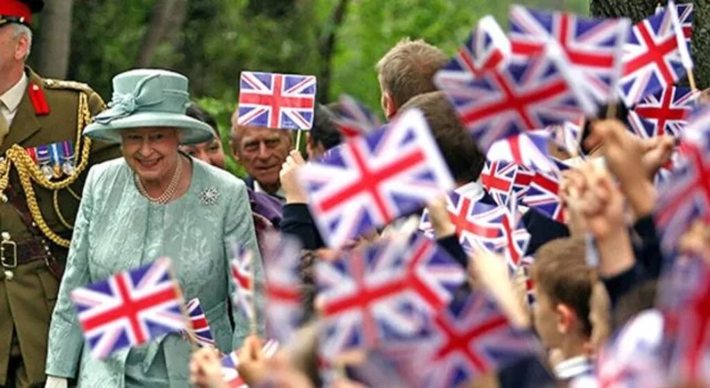İngiltere Kraliçesi 2. Elizabeth'ten vasiyet gibi mesaj... "Ben ölürsem ona kral deyin"