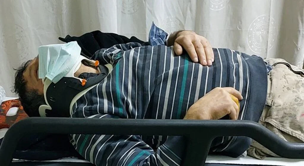 İnşaatta demir keserken düşen adam hastanelik oldu