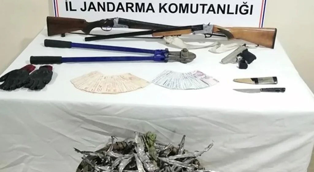 Kablo hırsızları yakalandı