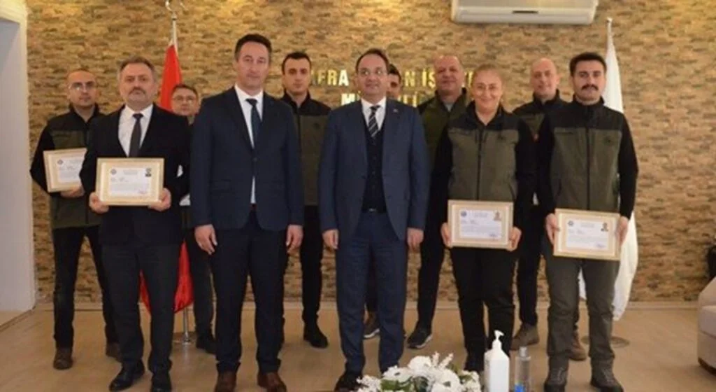Kaymakam Ertürkmen'den orman işletme çalışanlarına başarı belgesi