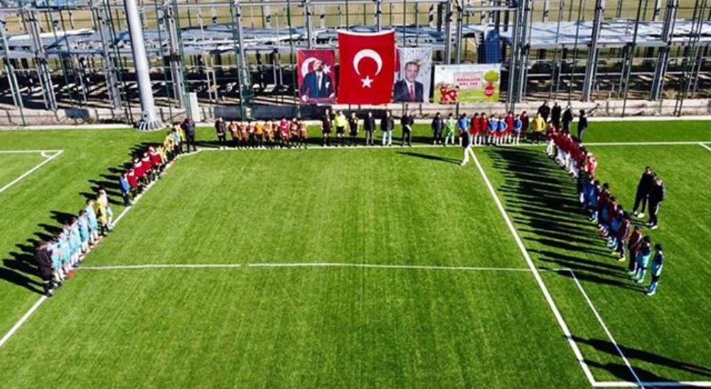 Minik Yürekler Sahaya İndi