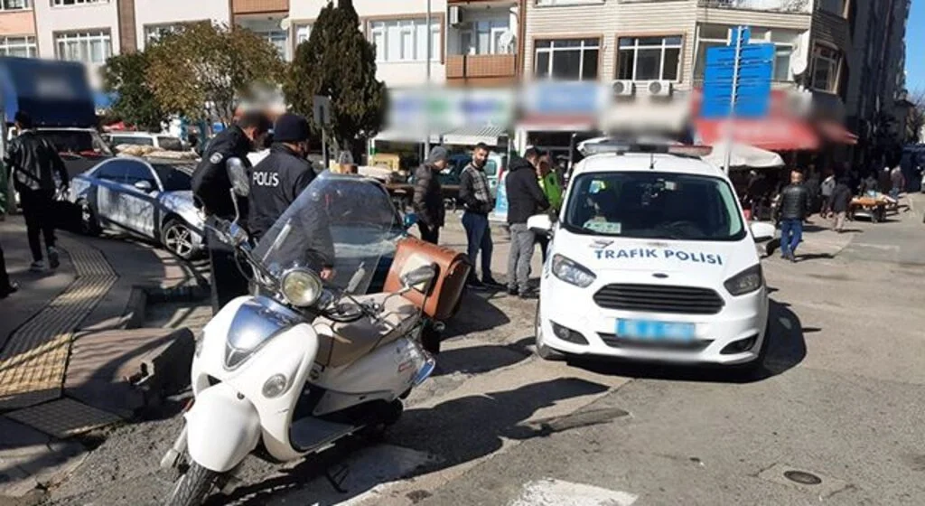 Motosiklet ile ticari taksi çarpıştı: 1 yaralı