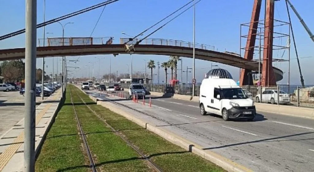 Mustafa Kemal Sahil Bulvarı’nın 300 metrelik bölümünde trafik akışı pazartesi normale dönüyor